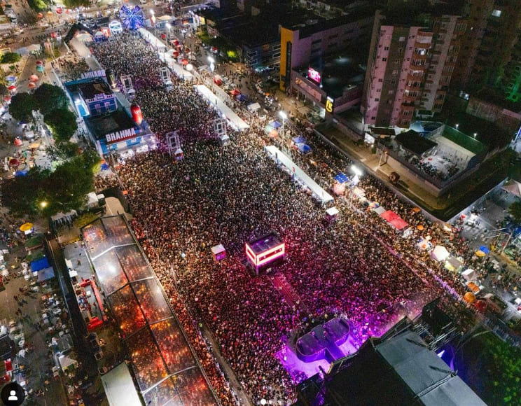 A Prefeitura de Mossoró exalta a grandiosidade da festa pelas redes sociais, mostrando a Estação das Artes lotada para os shows musicais. 