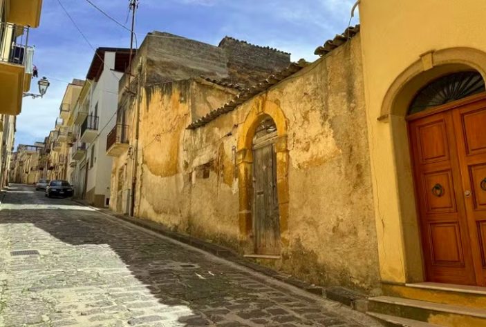 Cidade na Itália anuncia casas por R$ 17 - Sambuca di Sicilia, Itália