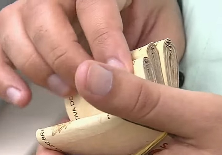 Ainda assim, muitos trabalhadores esqueceram ou não sabiam dessas cotas  Em 2018, o governo liberou o saque de valores que chegaram a R$ 35 bilhões.
