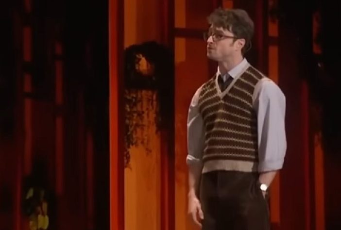 Daniel Radcliffe fatura principal prêmio do teatro