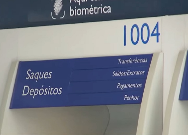 Além disso, os saques podem ser efetuados em casas lotéricas ou em terminais de autoatendimento para aqueles que possuem a senha do Cartão Cidadão. 