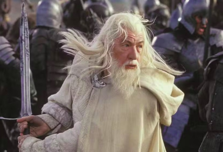 No início dos anos 2000, ele interpretou o mago Gandalf na trilogia 