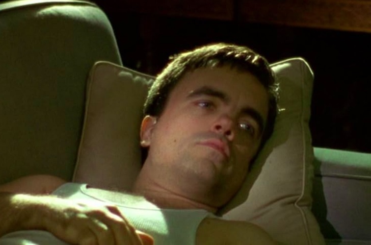 Após alguns papéis menores em filmes e na televisão, Dinklage despontou em 2003 com o filme 