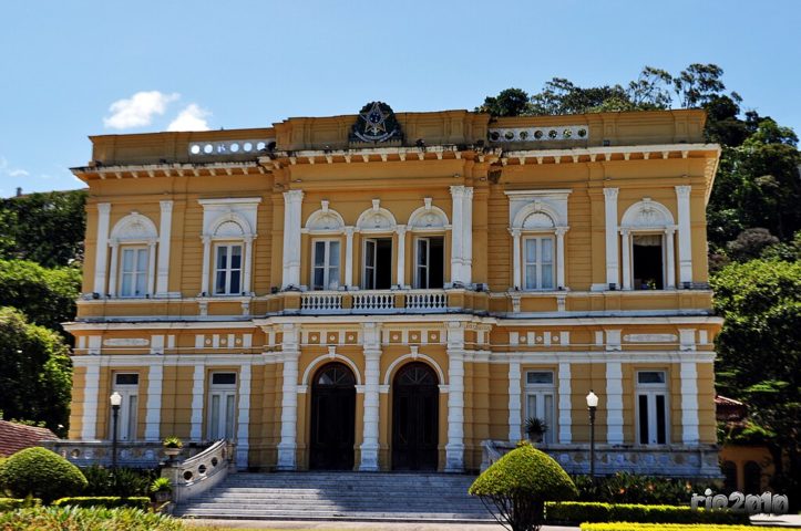 Petrópolis é repleta de casarões e palacetes históricos, muitos dos quais foram transformados em pousadas, restaurantes e centros culturais.