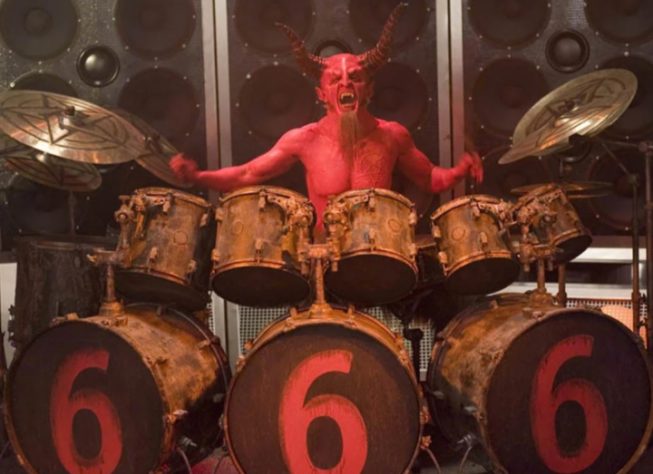 Atores papel de Diabo -  Dave Grohl em Uma Dupla Infernal