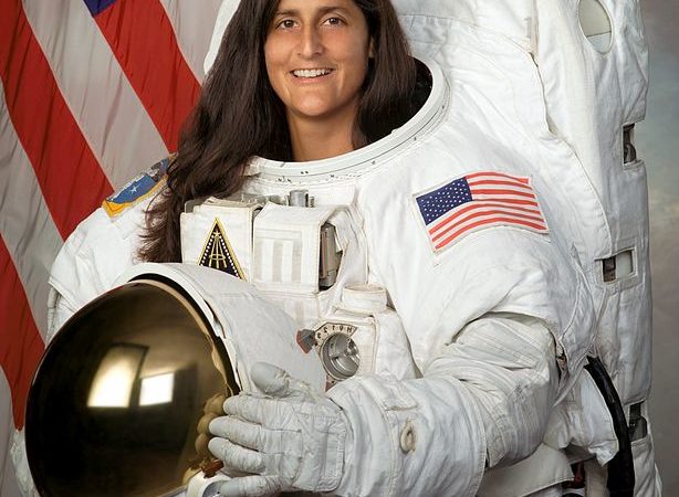 Após missão histórica, Sunita Williams encerra carreira espacial
