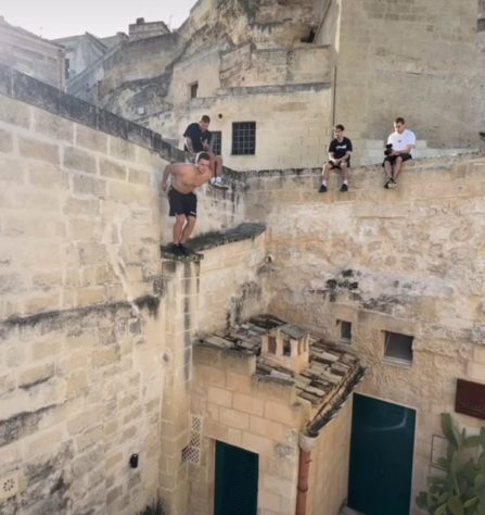Atletas de parkour danificam cidade histórica da Itália