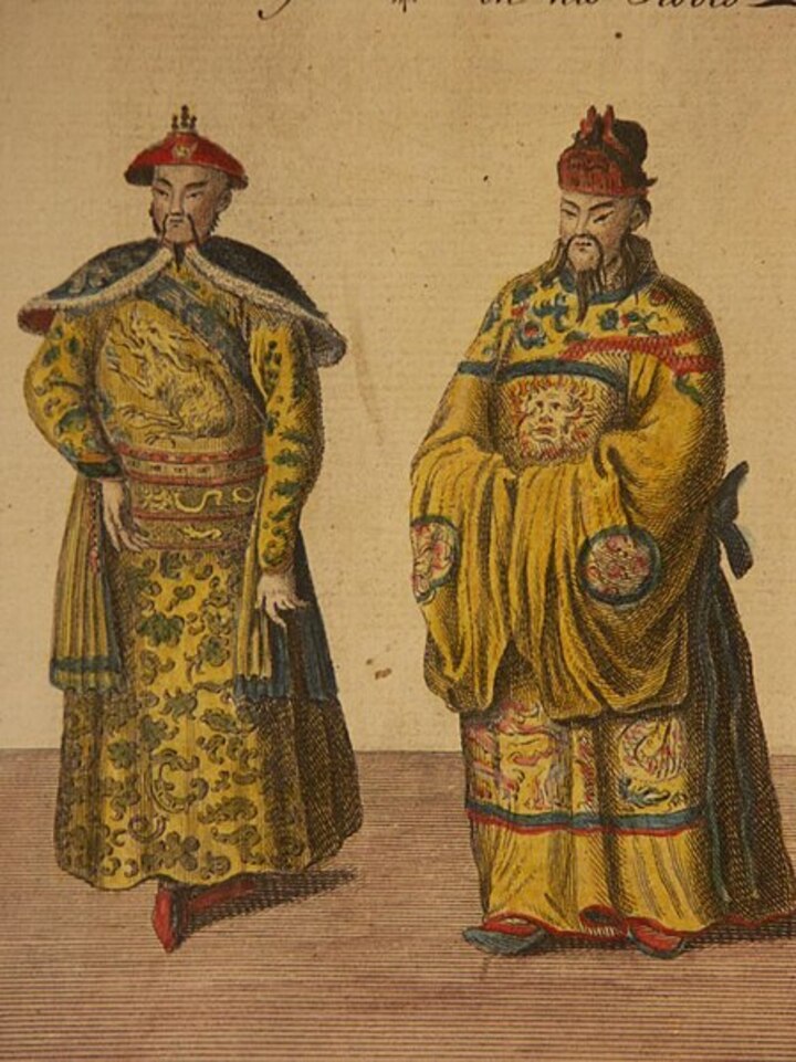 Na dinastia Qing, a última da época imperial chinesa, atribuia-se poder aos espelhos em decisões de imperadores. 
