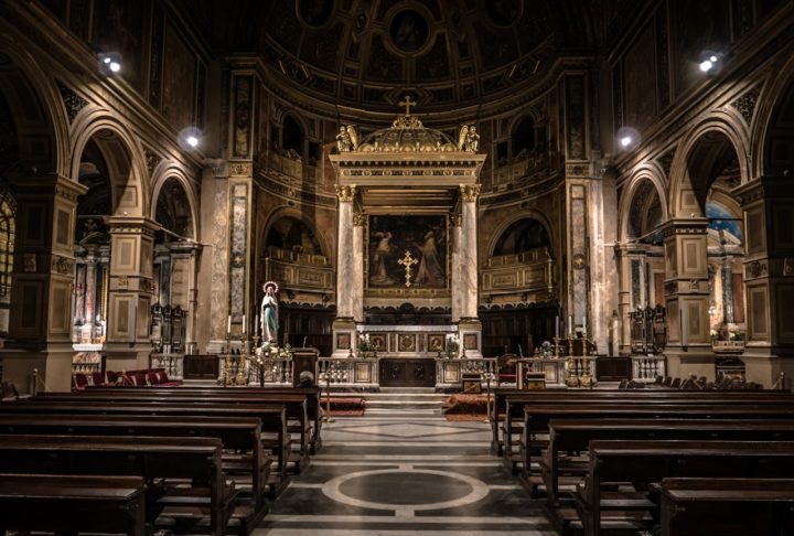 Essas relíquias possuem enorme significado para a Igreja Católica, pois simbolizam tanto a presença física quanto espiritual de um santo na Terra. 