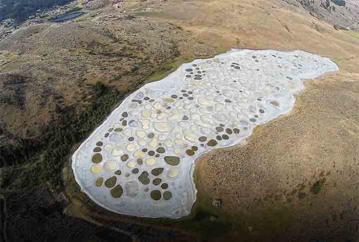 Lago de bolinhas (Spotted Lake) Canadá - Formações naturais estranhamente encantadoras