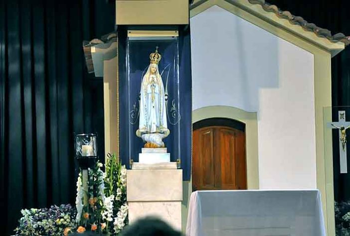 Nossa Senhora de Fátima, A imagem original que é devotada na Capelinha das Aparições do Santuário - Aparições de Nossa Senhora - János Korom/Wikimédia Commons