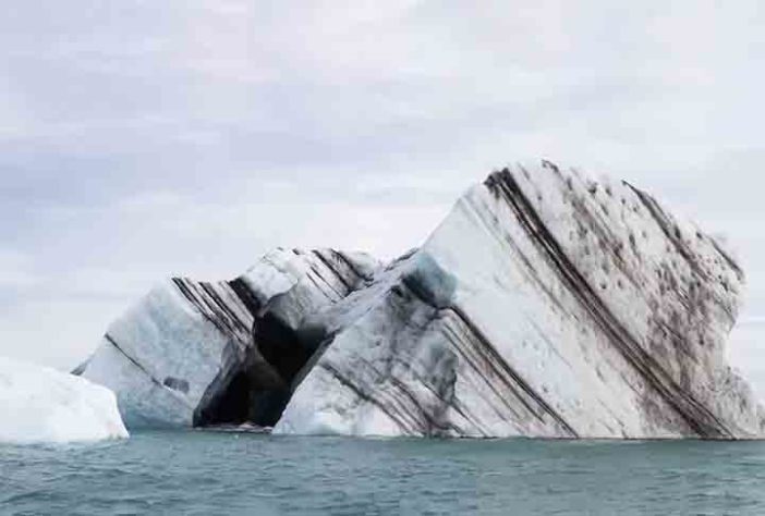 Icebergs listrados e coloridos - Formações naturais estranhamente encantadoras