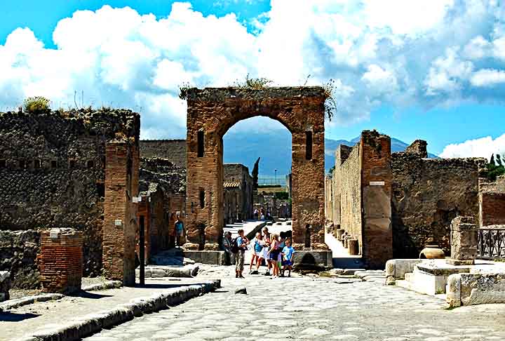 Atualmente, Pompeia e Herculano sÃ£o PatrimÃŽnios Mundiais da UNESCO e importantes sÃ­tios arqueolÃ³gicos abertos Ã  visitaÃ§Ã£o.