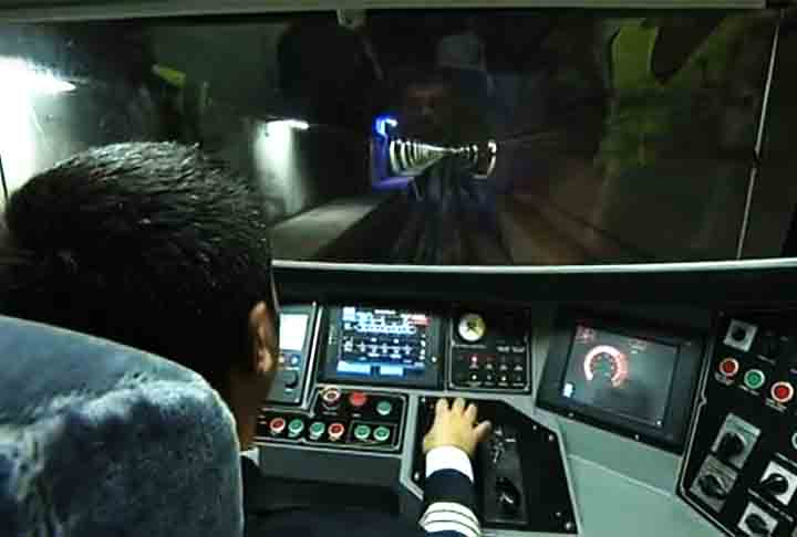 Marmaray é um projeto ferroviário que liga as partes europeia e asiática de Istambul, na Turquia, por um túnel submarino debaixo do Bósforo. O nome provém da combinação de "Mármara", o nome do mar onde ao qual o Bósforo se liga muito perto do local onde passa o túnel, e de ray, a palavra turca para "trilho".