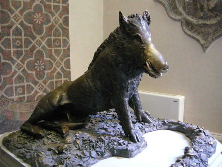 Fontana del Porcellino, Florença (Itália): Criada pelo artista Pietro Tacca em 1633, esta famosa fonte de bronze de um javali atrai sorte para quem esfrega seu focinho e coloca uma moeda em sua boca, segundo a tradição popular. 
