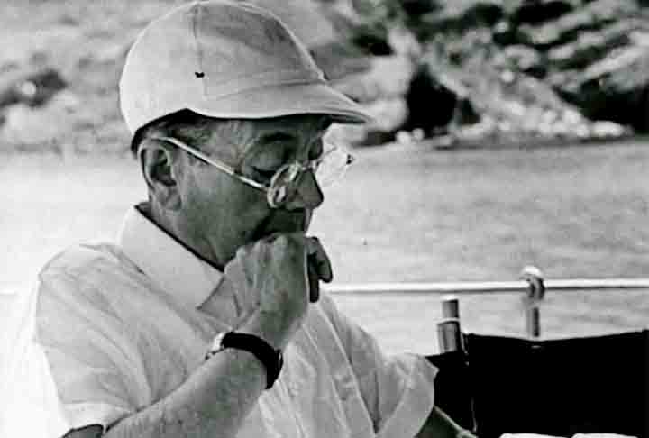 Em 1937, Porter sofreu um acidente de cavalo que o deixou com sequelas no sistema nervoso. Nas últimas décadas de vida, precisou passar por uma série de cirurgias e chegou a ter a perna direita amputada. 
