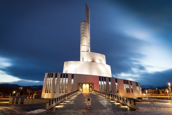 Catedral da Aurora Boreal, monumento ao espetáculo das luzes no céu; veja