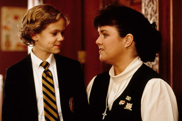 <p>Antes de “explodir” em Hollywood, Shyamalan dirigiu “Olhos Abertos”, de 1998, que não teve grande repercussão. Na trama, um garoto de 10 anos começa a questionar o sentido da vida após a morte do avô.</p>
