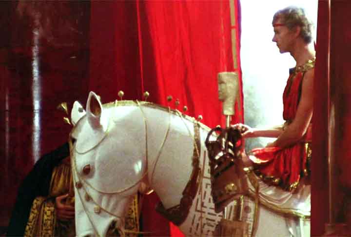 Existem relatos antigos de que Calígula teria promovido gastos desproporcionais com empreitadas militares e tomado atitudes monstruosas, como mandar matar a própria esposa e também seu primo e filho adotivo Tibério Gêmelo. 

