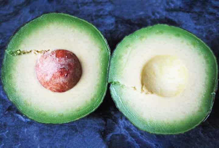 Abacate – Fonte de gorduras insaturadas, fibras e minerais como o potássio, ajuda a tornar a alimentação mais nutritiva. Também favorece a saciedade e fornece energia ao organismo. Pode ser consumido puro, em vitaminas, saladas, pastas ou acompanhado de outros alimentos.