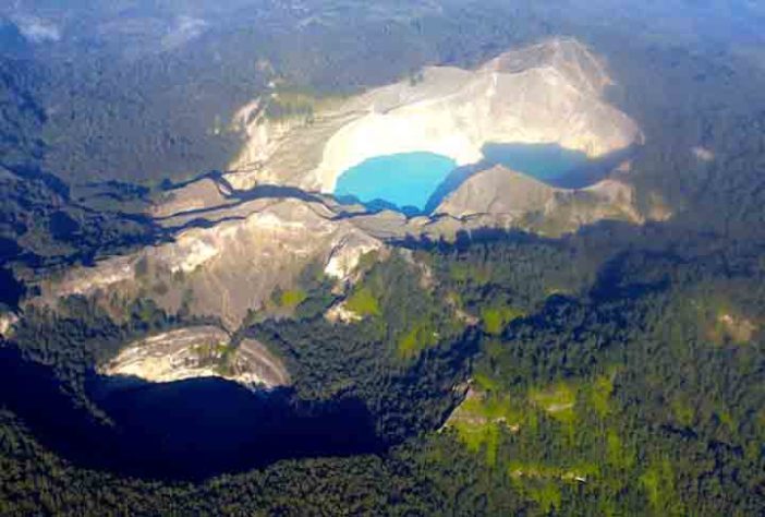 Lagos de Monte Kelimutu - Formações naturais estranhamente encantadoras