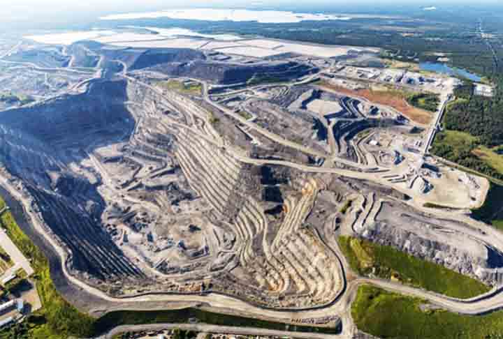 Canadian Malartic Ã© uma mina canadense que comeÃ§ou a operar em 2014 e Ã© operada pela empresa de mesmo nome, tambÃ©m do CanadÃ¡. A produÃ§Ã£o de ouro Ã© de 20 toneladas.