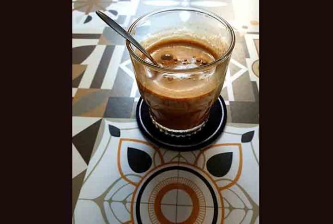 Café com sal e leite condensado faz sucesso em pais asiático