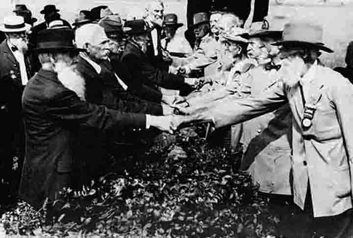 Reunião de veteranos confederados e federais em Gettysburg, em 1913 - Gettysburg - Domínio público/Wikimédia Commons
