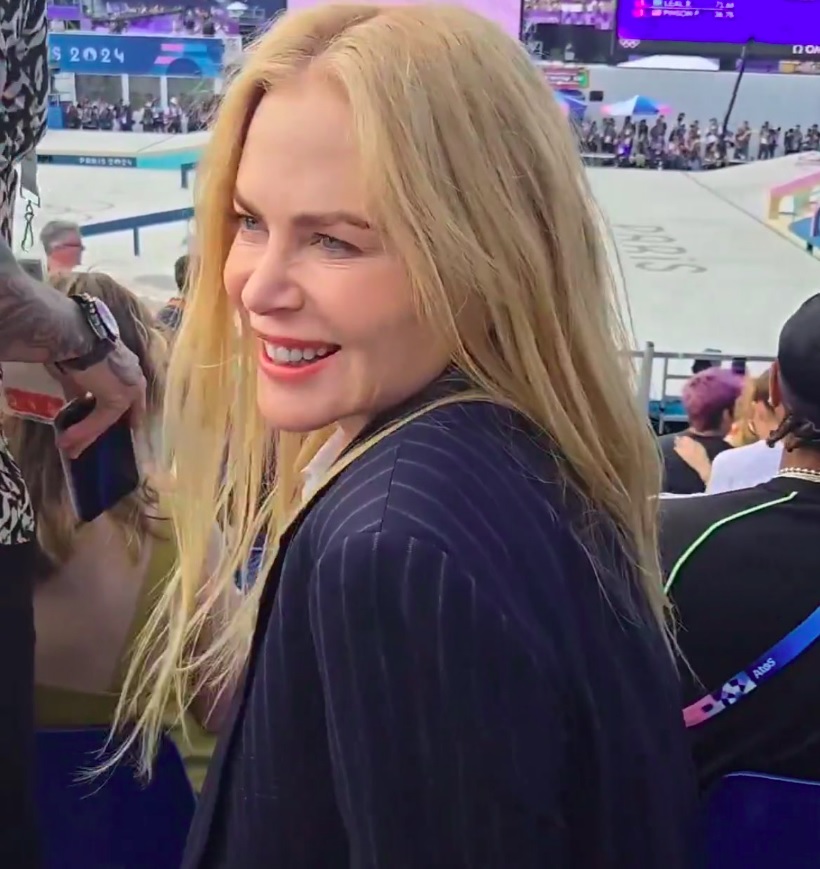 Kidman foi à capital francesa a convite de uma marca, mas mesmo assim estava na arquibancada 