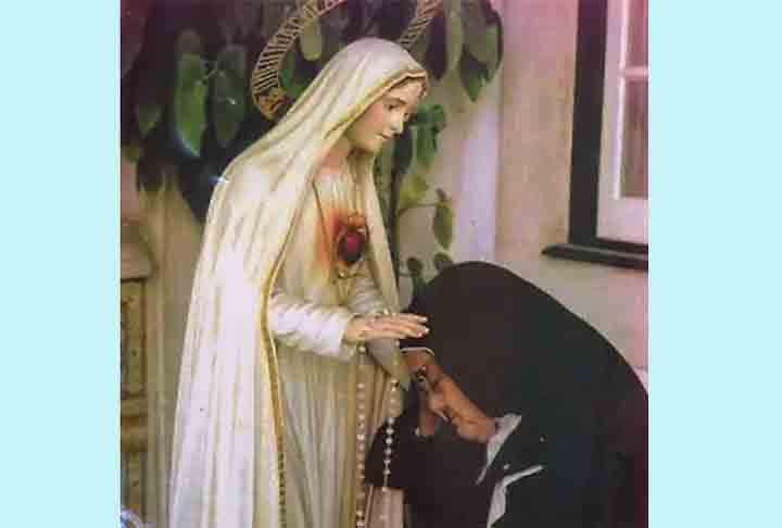 As aparições às crianças teriam ocorrido no dia 13 de todos os meses seguintes até outubro. Na aparição de julho, Nossa Senhora teria revelado o que passou a ser conhecido como ‘Segredos de Fátima” - descritos em textos escritos por Lúcia (foto). 
