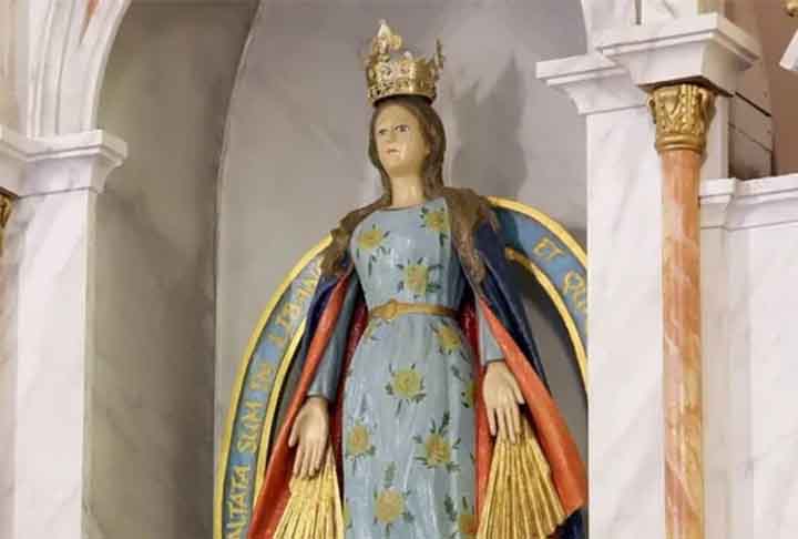 A primeira das três aparições teria ocorrido no dia 27 de novembro, razão pela qual essa data litúrgica é  consagrada a Nossa Senhora das Graças - manifestação da Virgem Maria que é muito popular no Brasil. 
