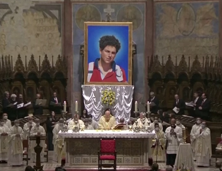 Canonização de Carlo Acutis é suspensa após morte do papa Francisco - reprodução globonews