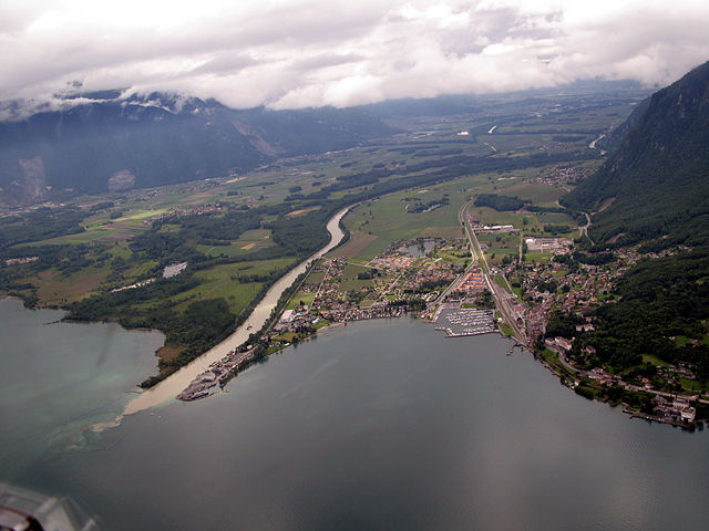 O Rio Ródano nasce na Suiça e deságua na França. Com mais de 800km de extensão, o rio percorre 290 km na Suíça, e cerca de 545 km em território francês. Ele atravessa o Lago de Genebra.
