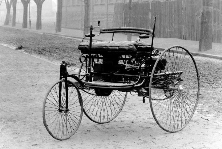 <p>O triciclo movido a gasolina marcou um ponto de virada, abrindo caminho para uma nova era de transporte individual.</p>
