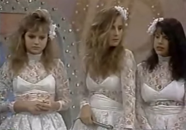 Eliana iniciou sua carreira artística em 1986, aos 13 anos, como integrante do grupo musical infantil 