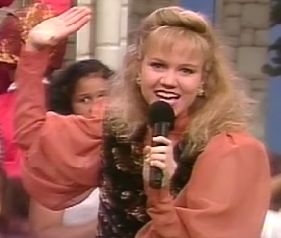 Com 18 anos, Eliana fez sua estreia como apresentadora na TV foi no programa 
