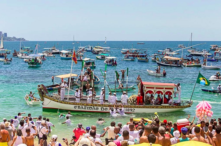 A Festa de Bom Jesus dos Navegantes, realizada em janeiro, é o maior evento religioso da região. Milhares de fiéis participam da tradicional procissão fluvial, em que embarcações enfeitadas percorrem o Rio São Francisco em um espetáculo de fé e devoção. 

