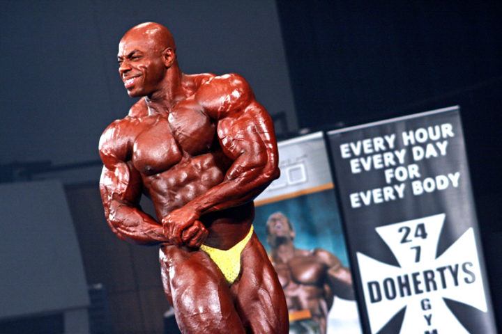 Durante a primeira metade do século 20, o fisiculturismo começou a se profissionalizar nos Estados Unidos. A International Federation of Bodybuilding & Fitness (IFBB) foi fundada em 1946, criando uma plataforma internacional para competições.  - wikimedia commons/www.localfitness.com.au