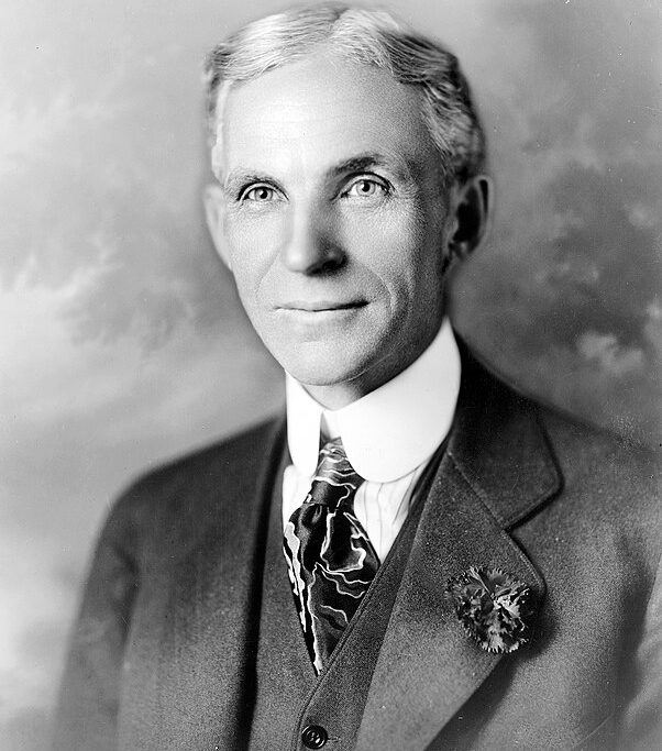 <p>Figuras como Gottlieb Daimler, Henry Ford (foto) e Ransom E. Olds surgiram como líderes da indústria, impulsionando a produção em massa e tornando os automóveis mais acessíveis ao público em geral.</p>
