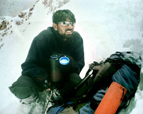 Meherban Karim na Montanha K2, Paquistão, em 2007