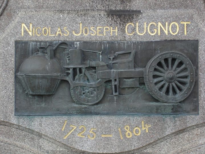 <p>Os primeiros conceitos de veículos automotores surgiram no final do século 18, com inventores como Nicolas-Joseph Cugnot, que construiu o primeiro veículo movido a vapor em 1769.</p>

