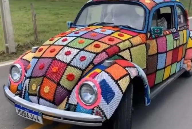 A história do Fusca: carro popular inspirou até versão em crochê