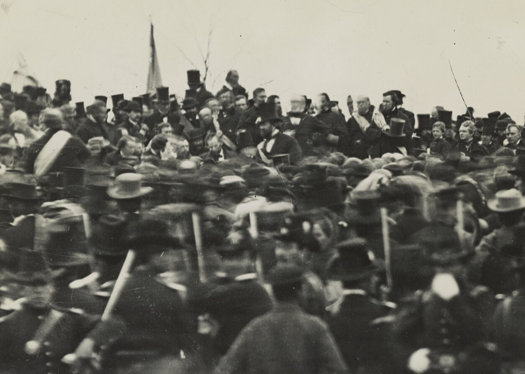 Em novembro do mesmo ano, Lincoln fez um dos mais famosos discursos da história dos Estados Unidos. Com a guerra ainda em andamento, ele proferiu suas palavras em cerimônia no cemitério militar de Gettysburg, na Pensilvânia, onde ocorreu a batalha mais sangrenta do conflito civil. 
