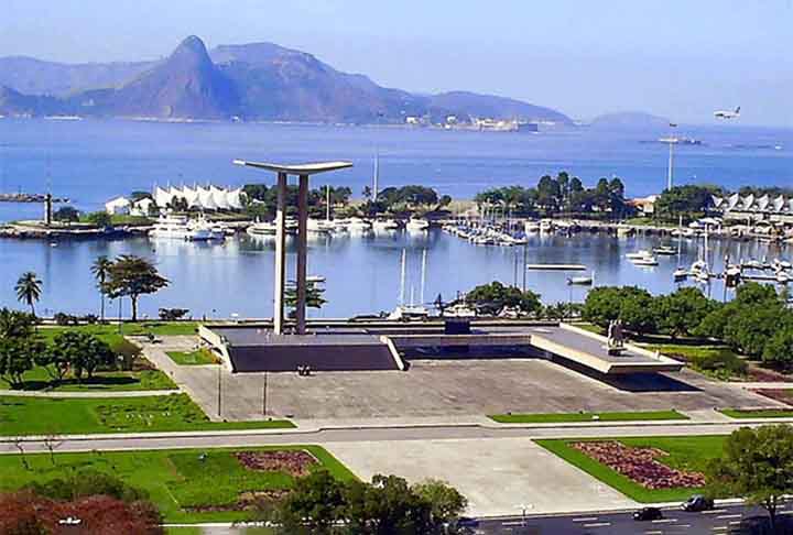 Inaugurado em 1960, o espaço conta a trajetória dos soldados que lutaram a Segunda Guerra Mundial e tem um mausoléu com restos mortais de 428 soldados.