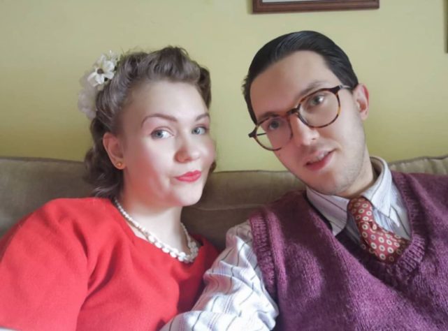 Casal vive ambientado nos anos 1940
