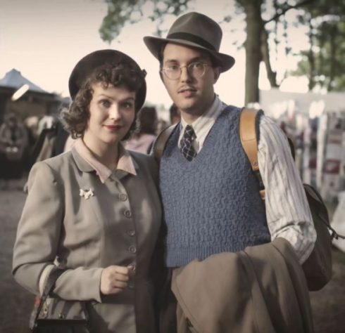 Casal vive ambientado nos anos 1940