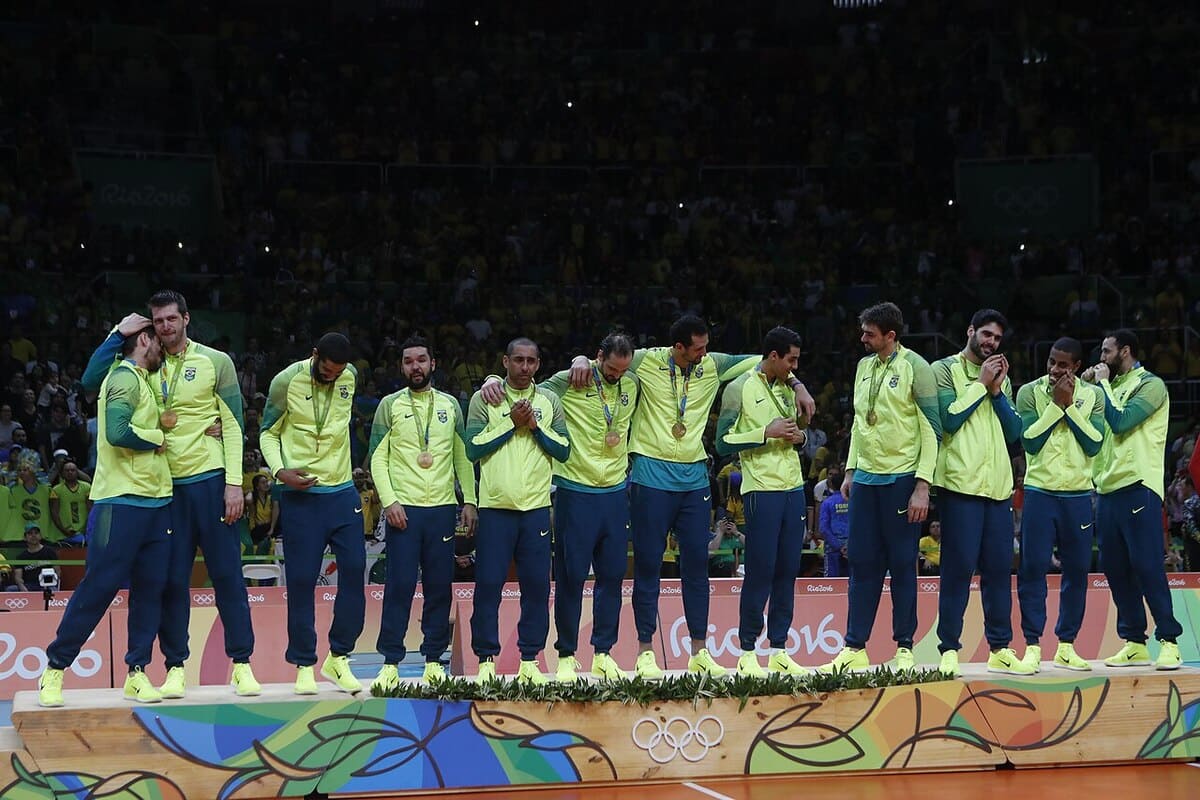 Seleção Brasileira masculina campeã de vôlei nos Jogos Olímpicos do Rio de Janeiro, em 2016