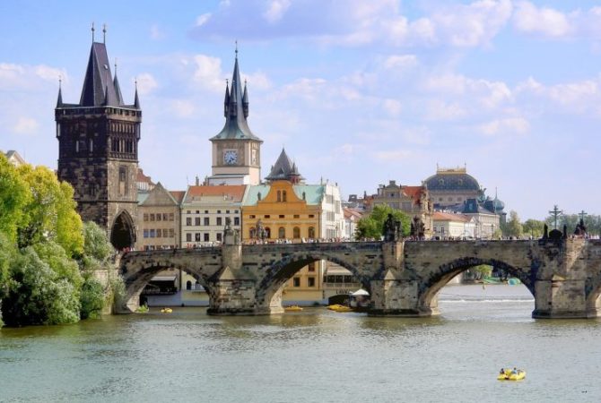Ponte Carlos: séculos de história, mistérios e lendas no coração de Praga