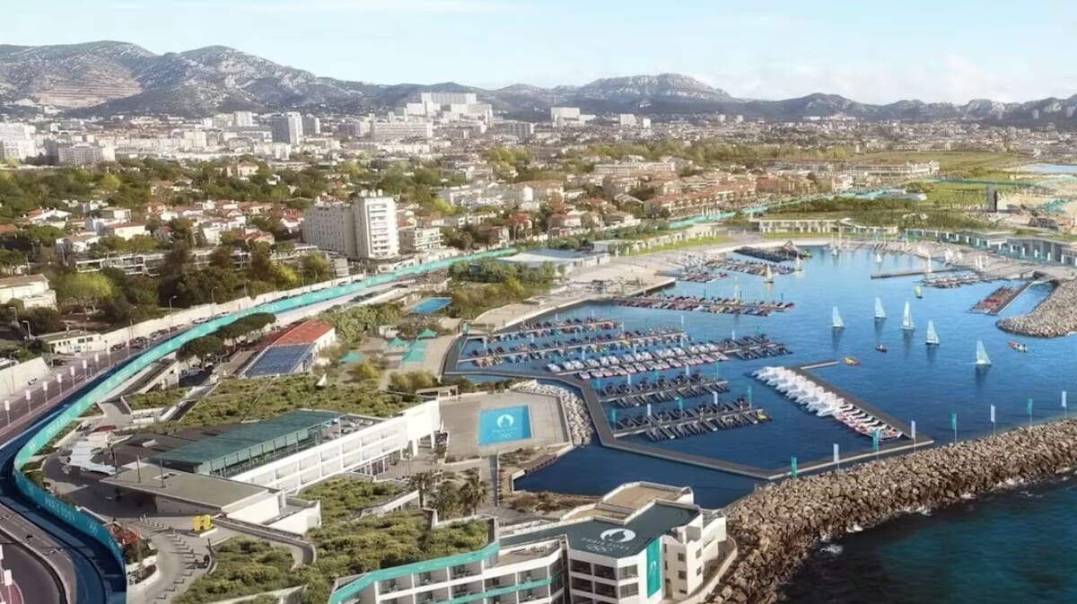 Marselha, França: Como um dos principais portos franceses, Marselha recebe numerosos cruzeiros que exploram o Mediterrâneo Ocidental, oferecendo rica cultura e história. 