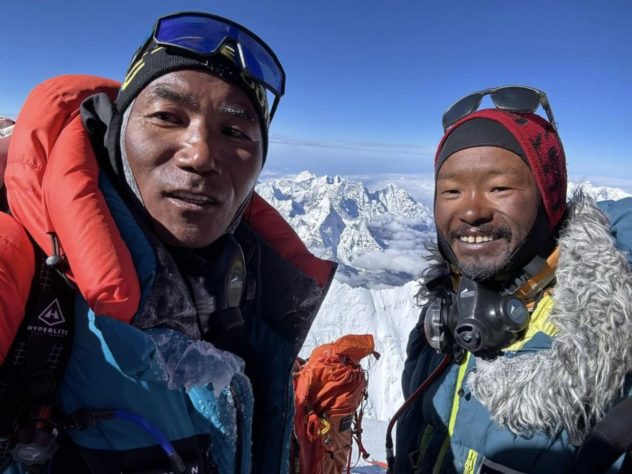 Corpos e lixo no Everest 